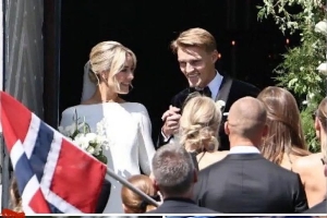 恭喜??厄德高與妻子在挪威完婚，薩卡、哈弗茨等隊友攜伴侶出席