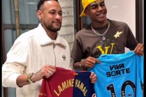 英雄惜英雄！巴薩官方曬亞馬爾內(nèi)馬爾交換球衣合影