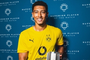 米克爾：?jiǎn)滩甲屛蚁肫鹆颂m帕德，我猜他能為多特打進(jìn)很多球