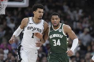 ESPN：馬刺并未就字母哥的交易進行實質(zhì)性討論 而太陽則要價過高