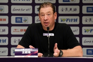 斯盧茨基：取勝最重要，路易斯和吳曦都是領(lǐng)袖