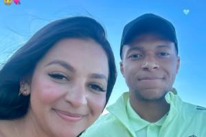 姆巴佩在腸胃炎后留胡須頗顯滄桑??在海邊散步還與球迷合影