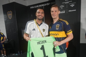 39歲諾伊爾與38歲羅梅羅賽后互換球衣，曾在14年世界杯決賽交手