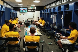 前所未見！多特吐槽高溫：上半場替補球員只能在更衣室觀戰(zhàn)