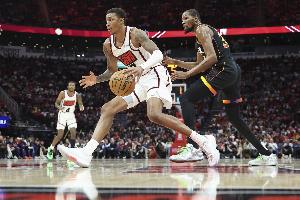 美記：火箭送出的次輪簽最晚延伸到了2032年 這筆交易沒有第三隊