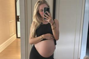 當(dāng)年還抱在手中??21歲杰拉德大女兒曬孕照，孩子即將出生