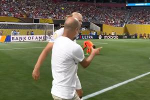 瓜迪奧拉下半場前不斷指導(dǎo)哈蘭德：就差那么一尺??