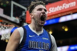 來看近15年季后賽最佳球員！老詹刷屏?? 小學生22年逆天改命?