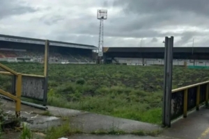 太陽報(bào)：英格蘭一座近百年歷史的球場被荒廢 長滿雜草&被掛牌出售