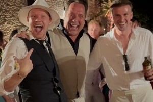 忘年交！阿森納名宿希曼出席拉姆斯代爾婚禮