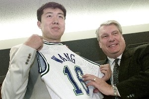 小楊16號球衣已上架??同號碼5位名人堂 大郅加嫂佩賈眾星云集