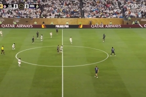 TA：皇馬此役采用三中衛(wèi)陣型，呂迪格+瓊阿梅尼+懷森