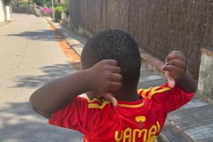 亞馬爾社媒曬弟弟照片：我最喜歡的球員??