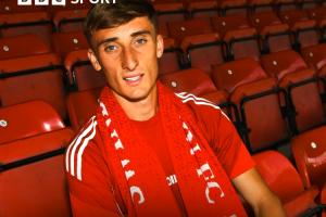 ??下一個(gè)瓦爾迪？2年進(jìn)127球的業(yè)余神鋒塔博爾正式成為職業(yè)球員