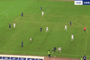 蓉城再度落后！三鎮(zhèn)流暢反擊，4腳傳球打穿&紹爾捅射破門