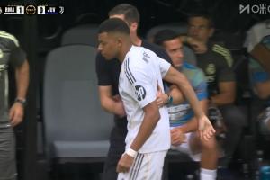 終于等到你！姆巴佩第67分鐘替補(bǔ)登場(chǎng)，換下進(jìn)球功臣貢薩洛