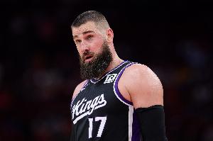 夠用了！掘金為約基奇準(zhǔn)備了兩位替補：老將瓦蘭+二年級生霍姆斯