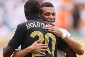 姆巴佩社媒曬與穆阿尼擁抱照片：我的兄弟??