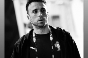 ??葡萄牙、尤文邊鋒小孔塞桑曬圖，悼念車(chē)禍離世的若塔