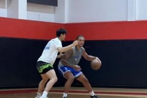 ???♂?淡厚然曬與班凱羅單挑的照片：努力提高 向更高處攀登