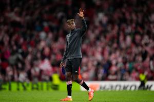 刷到新聞才知道！六臺記者：巴薩看到畢巴推文才知道尼科已續(xù)約