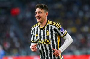 記者：目前沒球隊(duì)對坎比亞索感興趣，尤文不想賣&估價(jià)至少5000萬