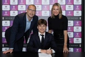 官方：切赫兒子、16歲門將達(dá)米安-切赫與富勒姆簽下首份職業(yè)合同