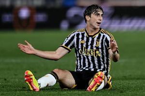 跟隊(duì)記者：尤文考慮1500萬(wàn)到2000萬(wàn)賣米雷蒂，許多意大利球隊(duì)有意