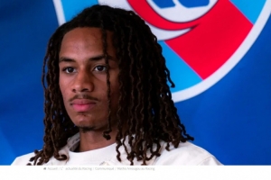 官方：斯特拉斯堡簽下切爾西19歲中場阿穆古，簽約至2030年