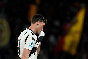 記者：弗拉霍維奇可能留在尤文并接受替補角色