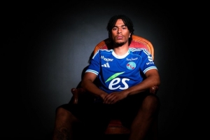 官方：斯特拉斯堡600萬歐簽下20歲中場(chǎng)奧耶德勒，曼聯(lián)獲得40%分成