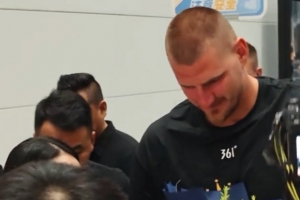 來了！約基奇今天已經(jīng)落地廣州 正式開啟中國行