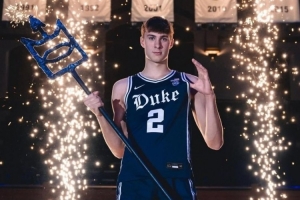 冉冉升起的新星??弗拉格斬獲ESPY年度最佳大學(xué)男運(yùn)動(dòng)員獎(jiǎng)