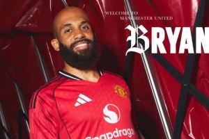 姆貝莫：首件球衣就是C羅曼聯(lián)球衣，崇拜梅羅、內(nèi)馬爾再到阿扎爾