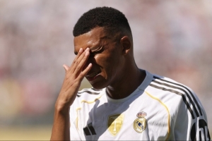 槍手舊將：巴黎大獲成功讓姆巴佩有點(diǎn)受傷，但他絕對(duì)是世界最佳