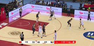 無處不在！胡金秋進(jìn)攻端上籃得手 隨即迅速回防送出釘板大帽