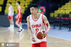 三分三連擊成亮點！高詩巖全場貢獻(xiàn)11分2板 但也有多達(dá)6次失誤