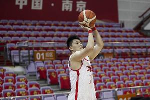 后衛(wèi)最后一席將在徐杰高詩巖之間產(chǎn)生 雷蒙逐步贏得教練組的信任