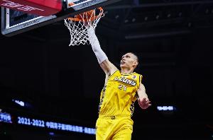 媒體人：廣廈預(yù)計(jì)不會(huì)續(xù)約老將許鐘豪 他將在這個(gè)休賽期離開球隊(duì)