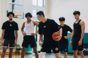 參加林書豪灣區(qū)訓(xùn)練營！趙維倫：感謝豪哥的的邀請(qǐng) 永遠(yuǎn)的榜樣