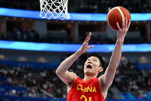 青島隊記：胡金秋總讓我想起“石佛”鄧肯 兩人比賽氣質有些相像