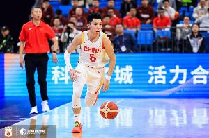 媒體人：中國男籃進攻滯澀 胡明軒廖三寧戲份偏少 有些無所適從