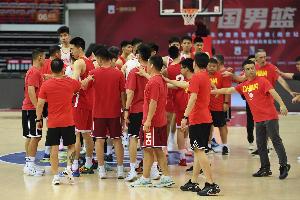 媒體人：中國隊頂住對手開局侵襲奪回優(yōu)勢 要打好下半場開個好頭