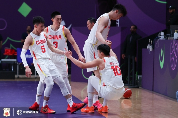 半場-中國男籃領先印度22分 胡明軒14分 胡金秋5中5 王俊杰8分