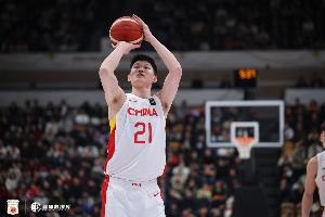 穩(wěn)如磐石！胡金秋半場6中4 貢獻9分5籃板1蓋帽&正負(fù)值+14