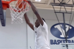 練起來了！26年NBA狀元熱門AJ-迪班薩在楊百翰大學(xué)開練