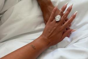 巨大鉆戒??馬卡：C羅訂婚戒指超一百萬(wàn)美元，很可能超10-15克拉