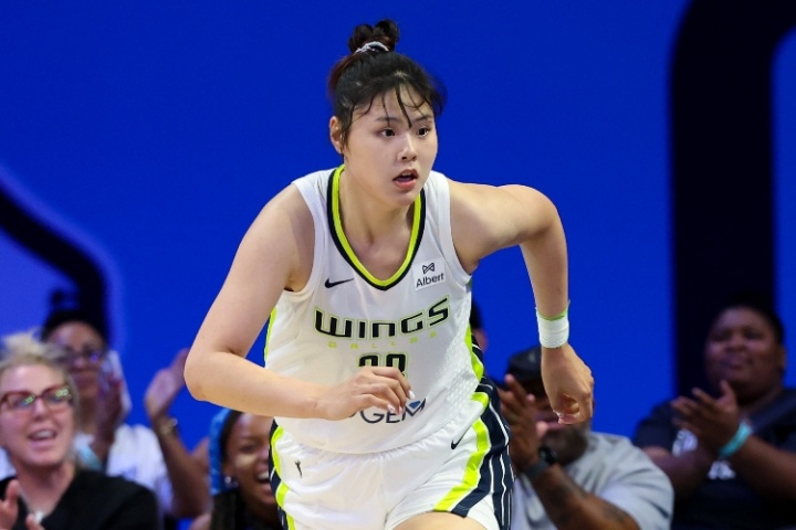 小寶強勢復蘇！李月汝首節(jié)拿8分&連進兩記三分 此前連續(xù)9場不上雙