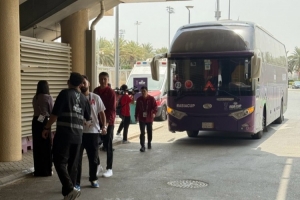 大戰(zhàn)在即！中國男籃提前兩個多小時抵達球館 比韓國隊早得多