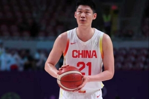 專心！媒體人：胡金秋在集訓(xùn)期間拒絕了回家看看妻子和孩子的機會